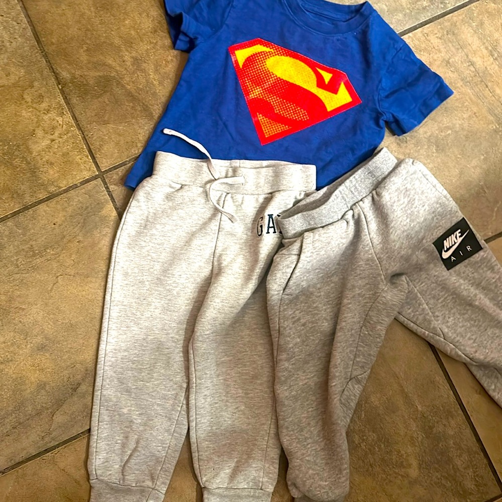 Toddler set Nike & gap kids size 2T boys, toddler boys sweats. last call